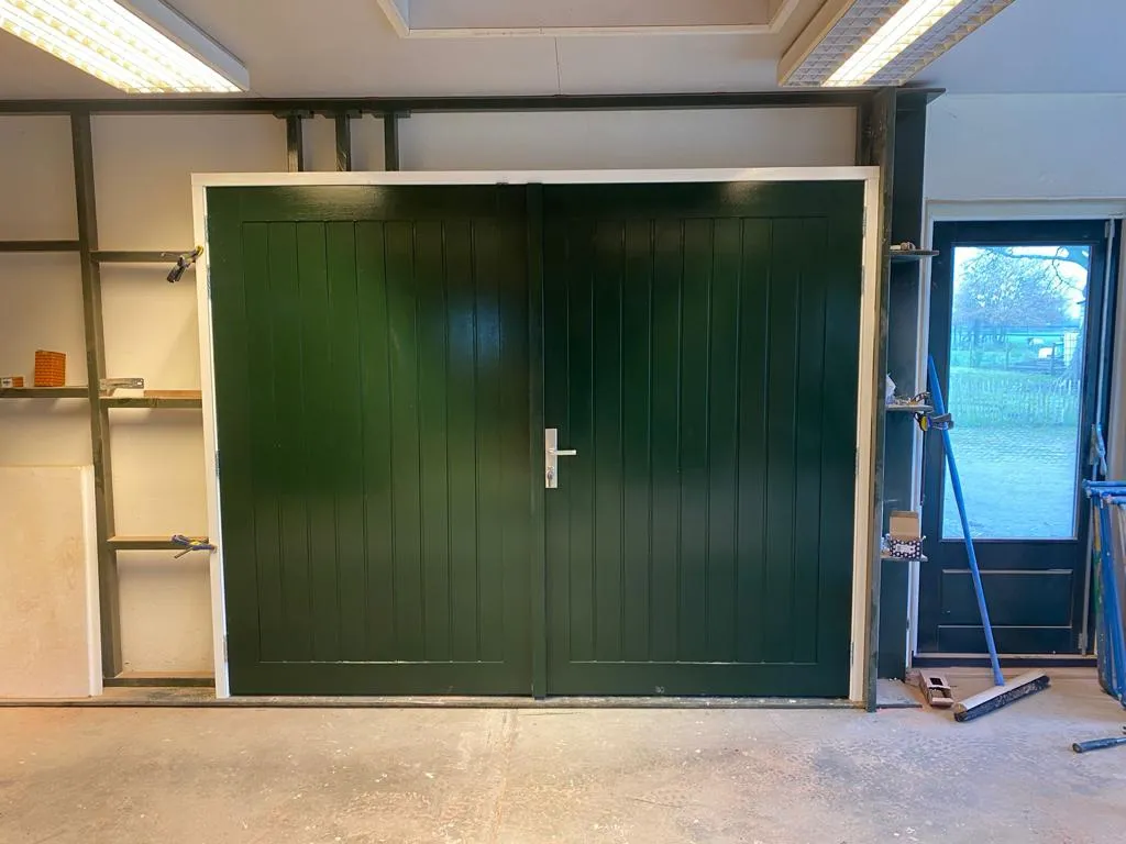 Wierden-hardhouten-garagedeuren-44mm